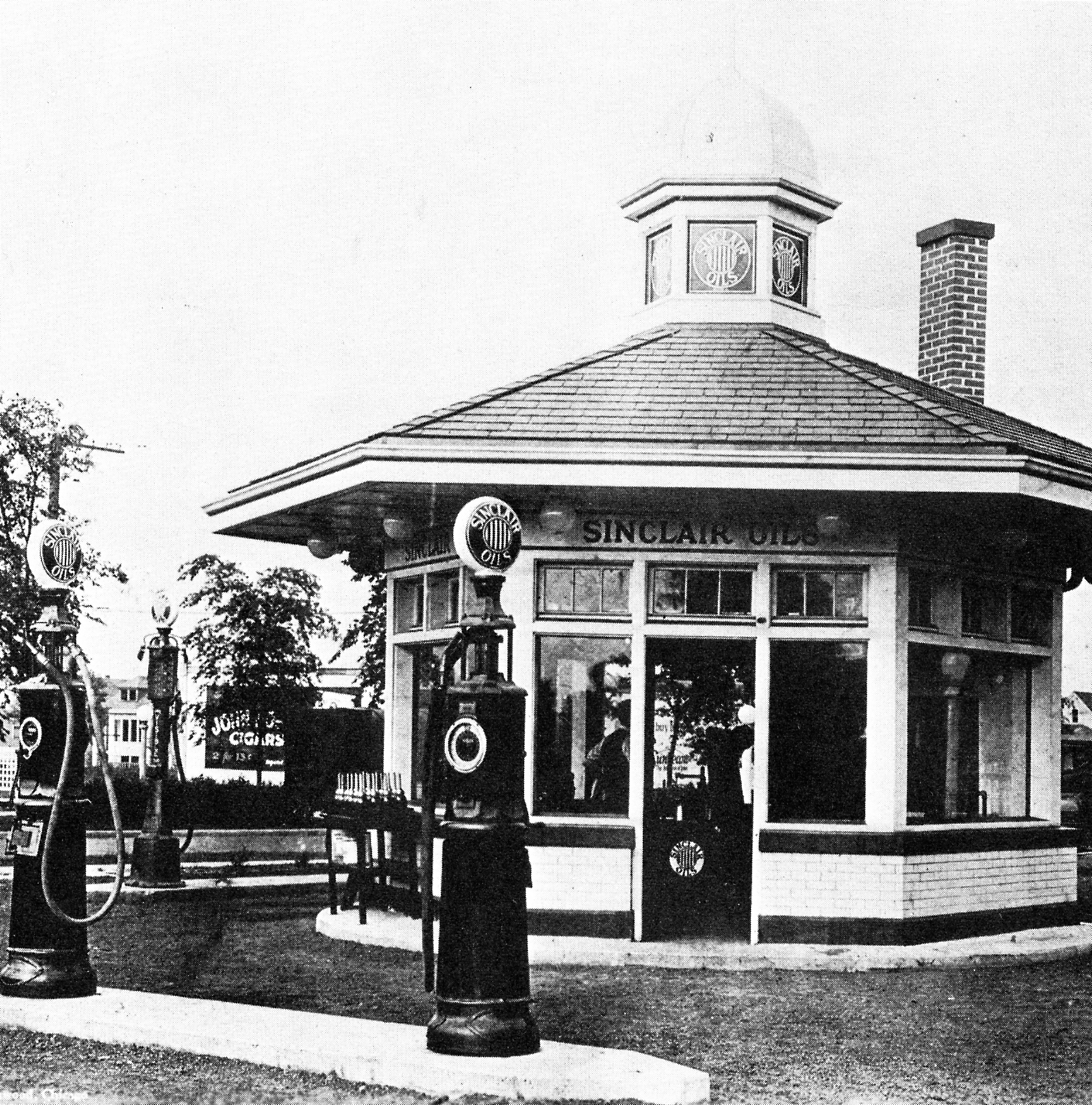 1910s sinclair station